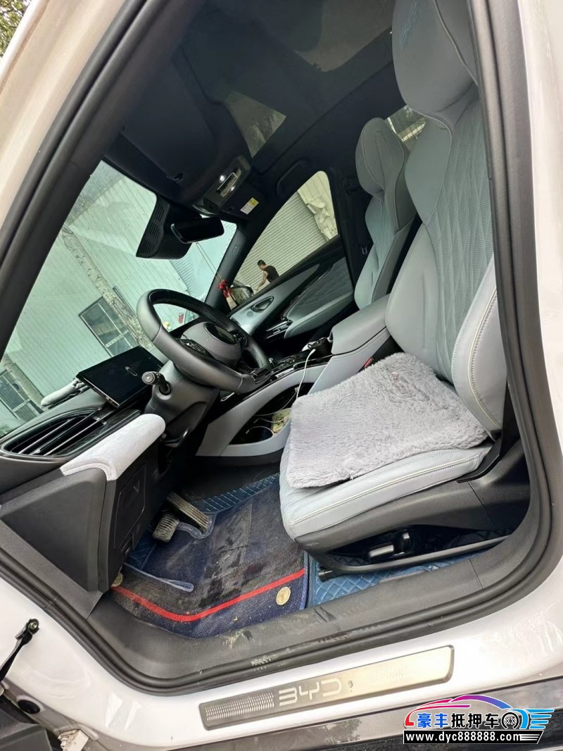 23年比亚迪海豹轿车抵押车出售