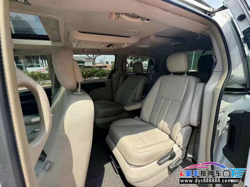 16年克莱斯勒大捷龙轿车抵押车出售