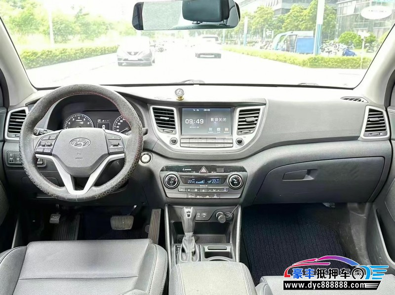 18年现代途胜轿车抵押车出售