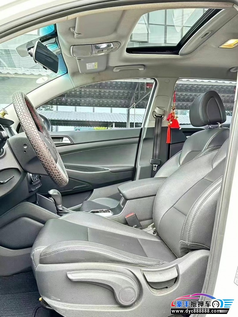 18年现代途胜轿车抵押车出售