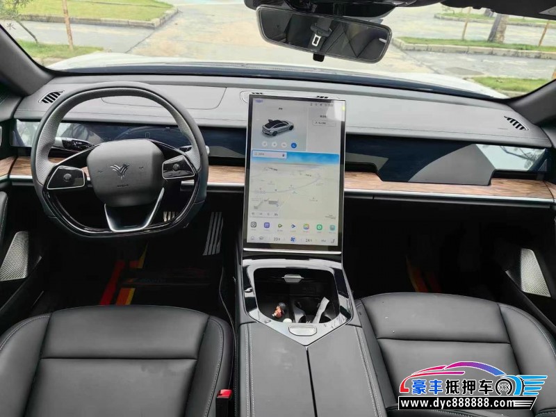 23年哪吒S轿车抵押车出售