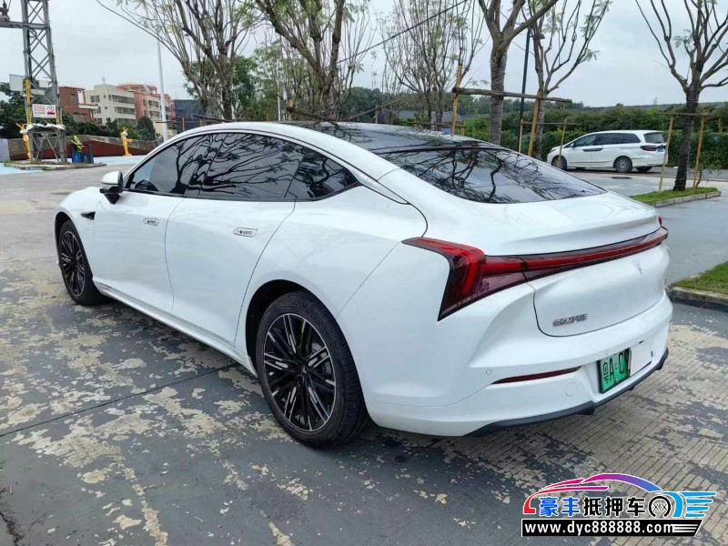 23年哪吒S轿车抵押车出售