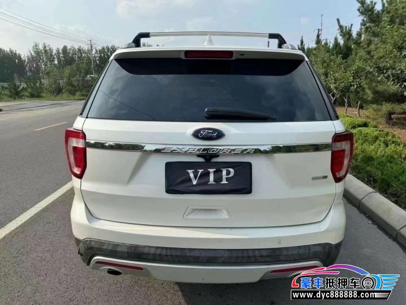 16年福特探索者轿车抵押车出售