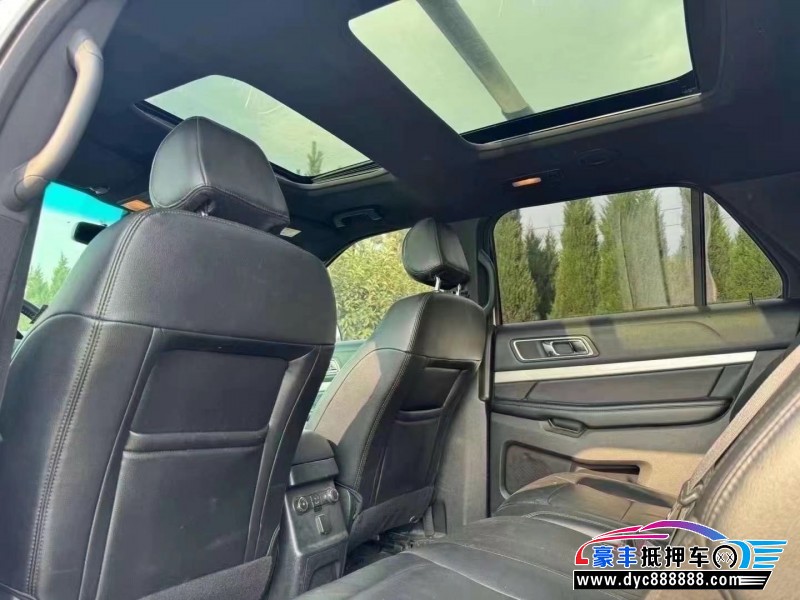 16年福特探索者轿车抵押车出售