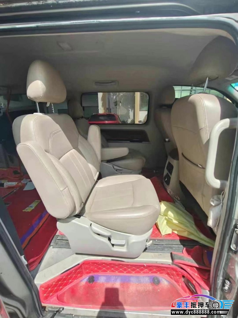 19年东风风行菱智轿车抵押车出售