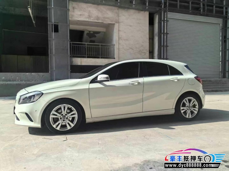 18年奔驰A轿车抵押车出售