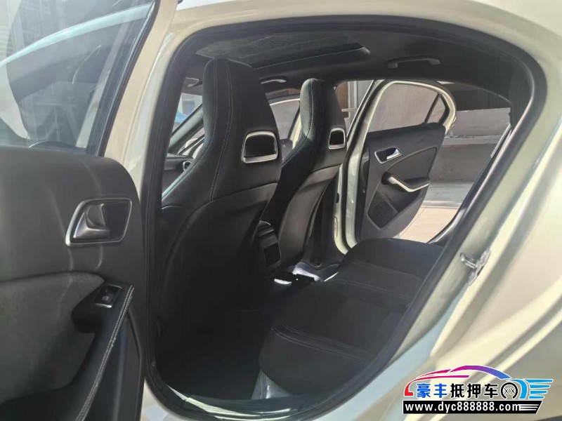 18年奔驰A轿车抵押车出售