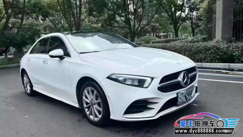 19年奔驰A轿车抵押车出售