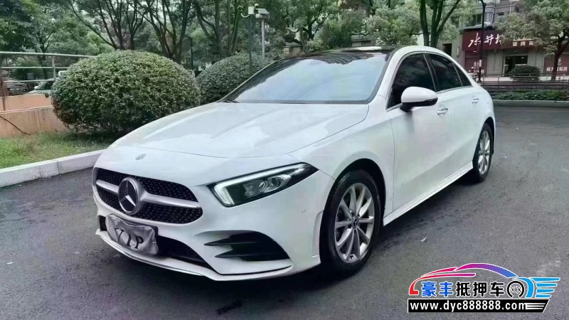 19年奔驰A轿车抵押车出售