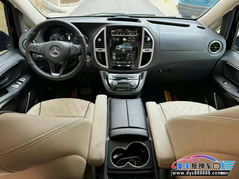 17年奔驰威霆轿车抵押车出售
