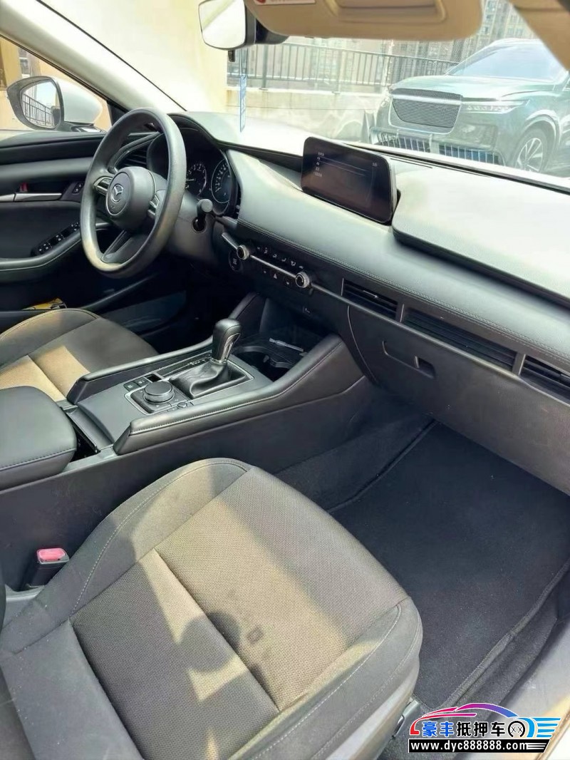 20年马自达昂克赛拉轿车抵押车出售