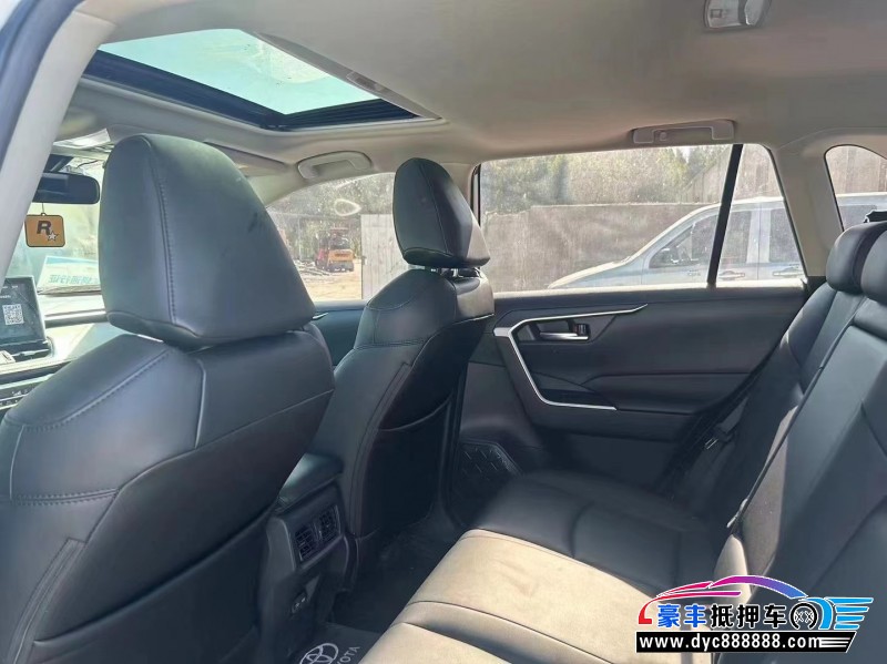 22年丰田RAV4轿车抵押车出售