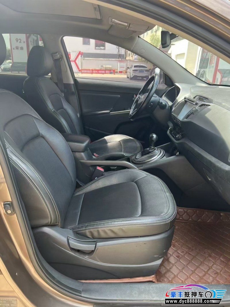 14年起亚智跑轿车抵押车出售