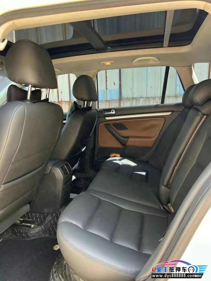 13年大众高尔夫轿车抵押车出售