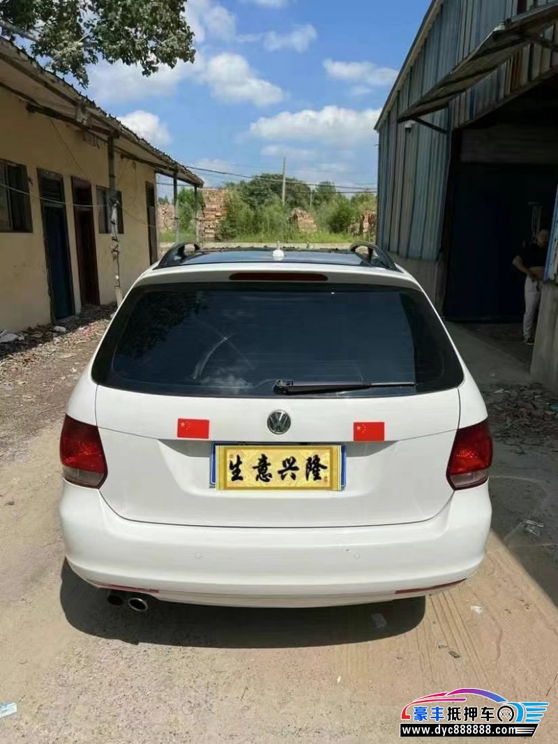 13年大众高尔夫轿车抵押车出售