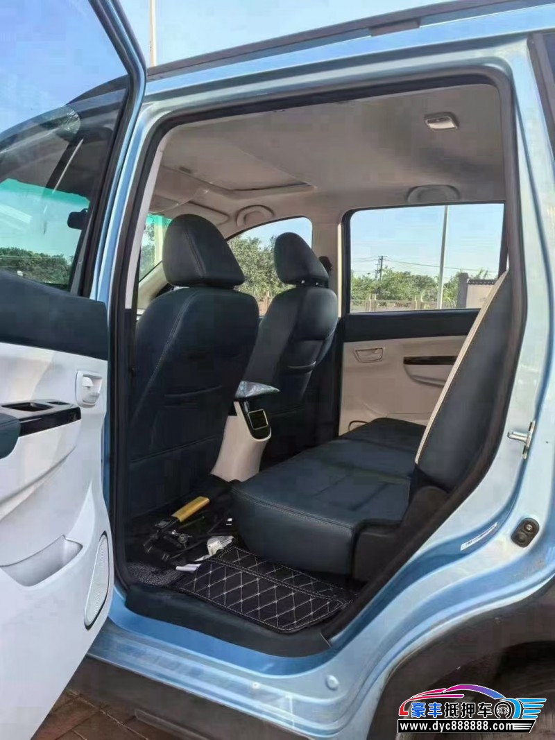 23年SWM斯威汽车大虎轿车抵押车出售