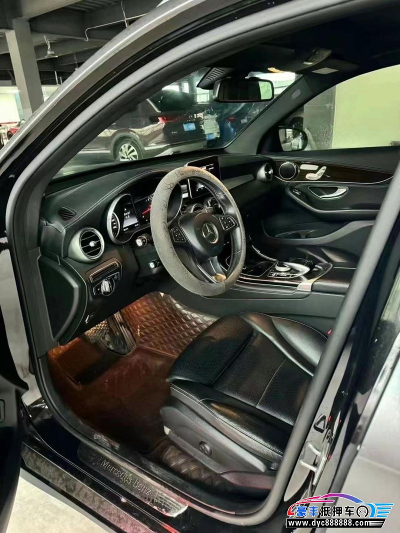 17年奔驰GLC轿车抵押车出售