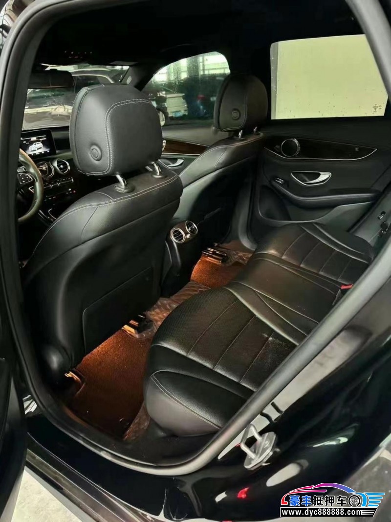 17年奔驰GLC轿车抵押车出售