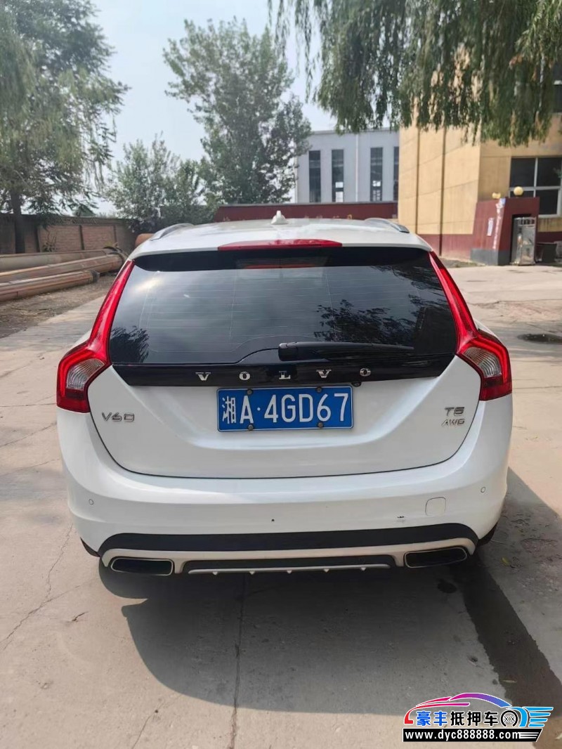 17年沃尔沃V60轿车抵押车出售
