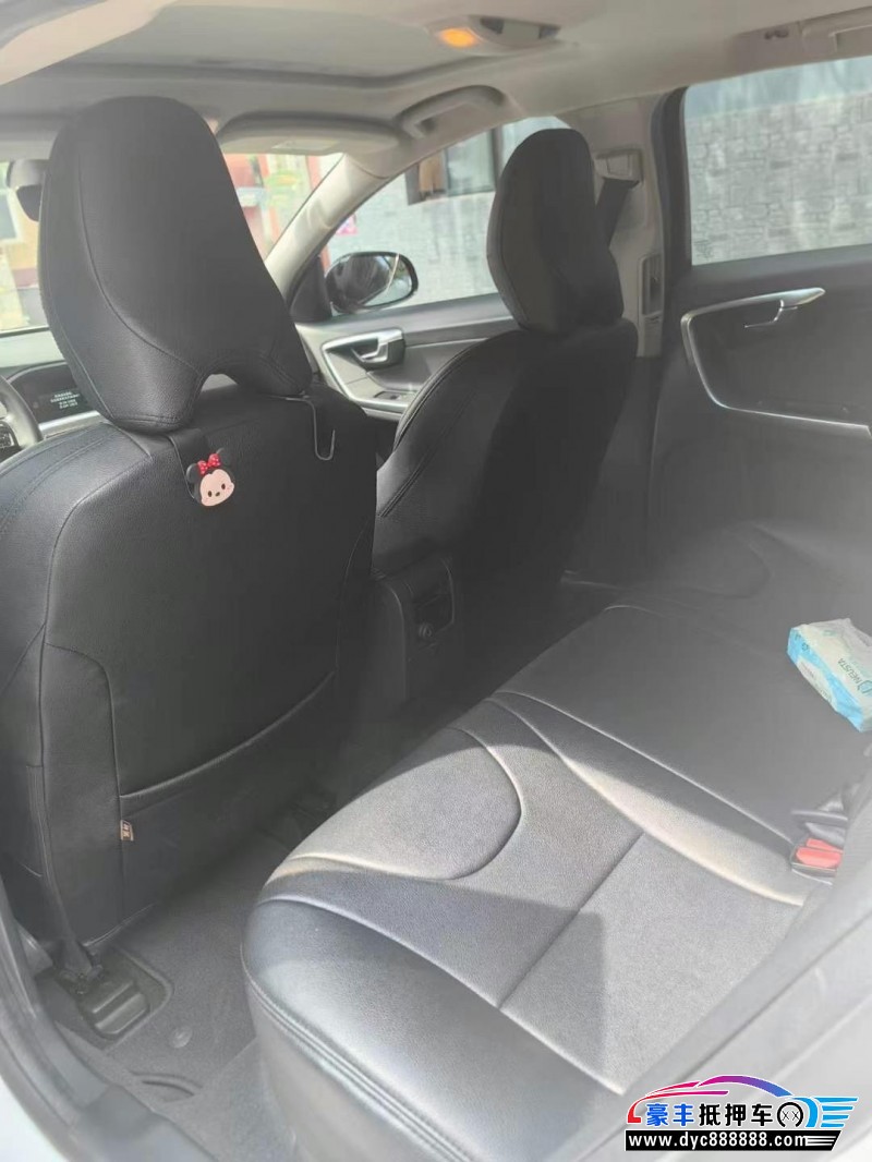 17年沃尔沃V60轿车抵押车出售