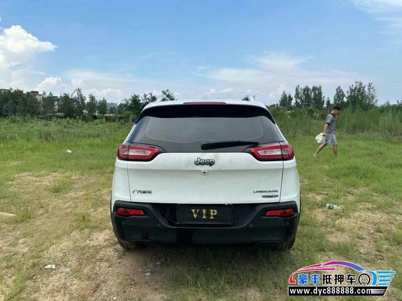 17年Jeep自由光轿车抵押车出售