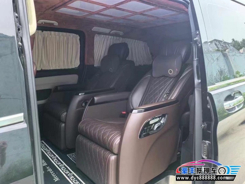 18年奔驰威霆轿车抵押车出售