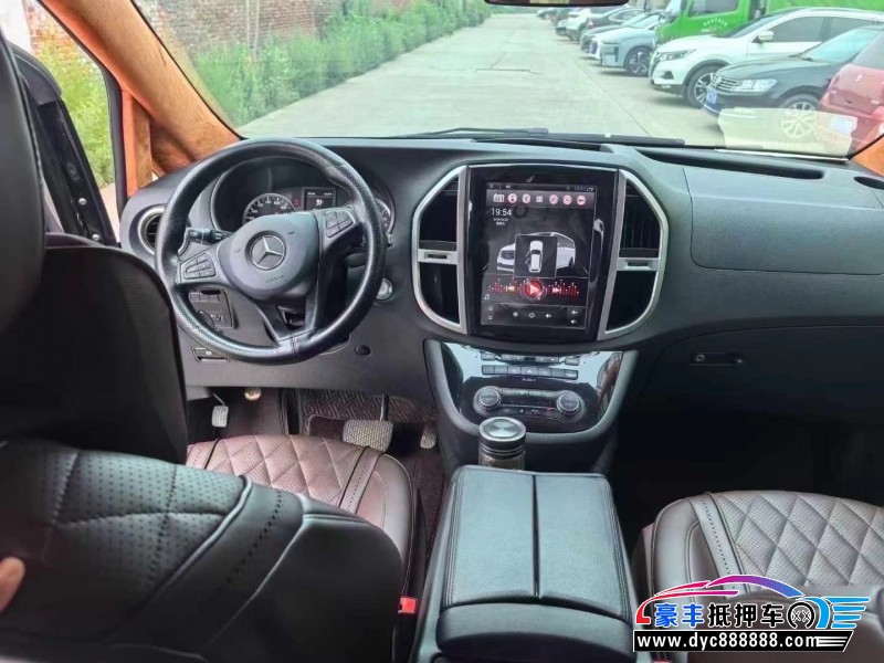 18年奔驰威霆轿车抵押车出售