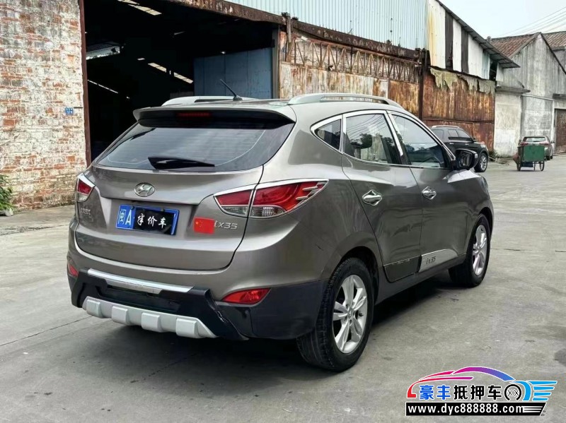 13年现代ix35轿车抵押车出售