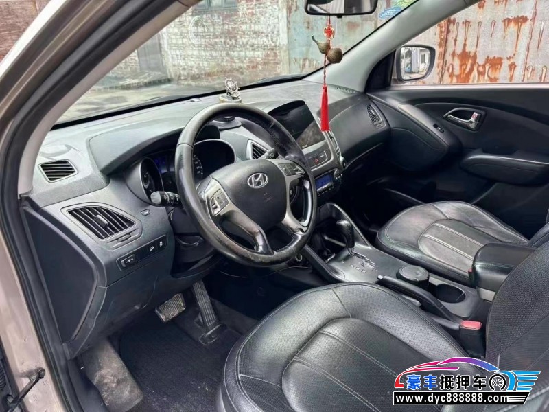 13年现代ix35轿车抵押车出售