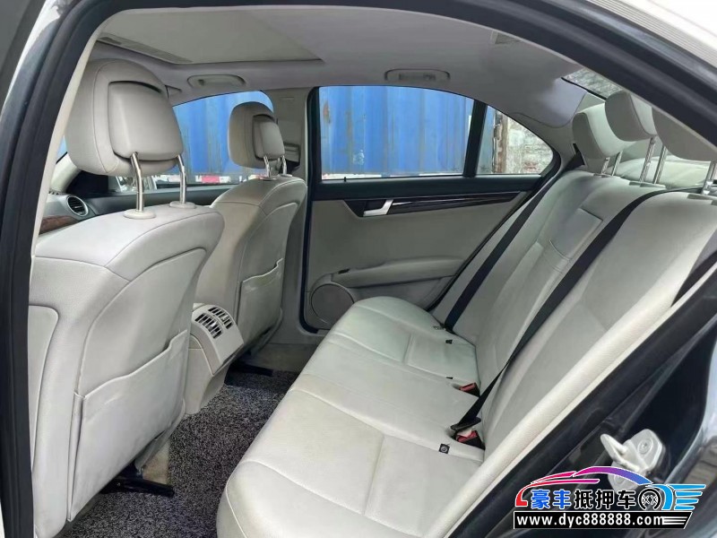 13年奔驰C轿车抵押车出售