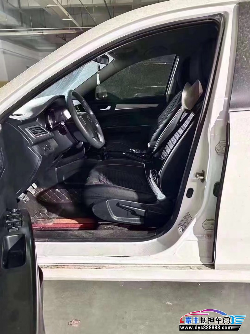 16年奔腾B30轿车抵押车出售