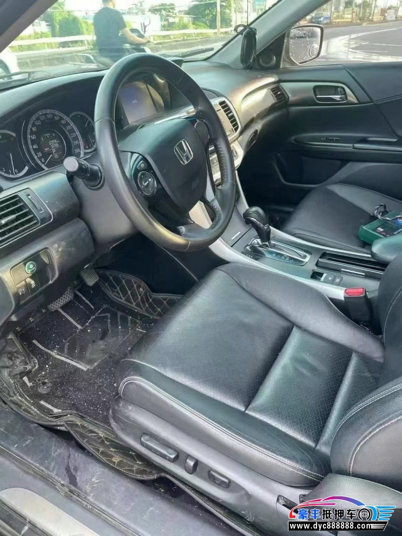 16年本田雅阁轿车抵押车出售