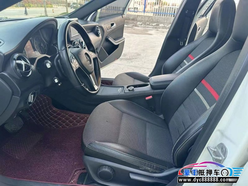 13年奔驰A轿车抵押车出售