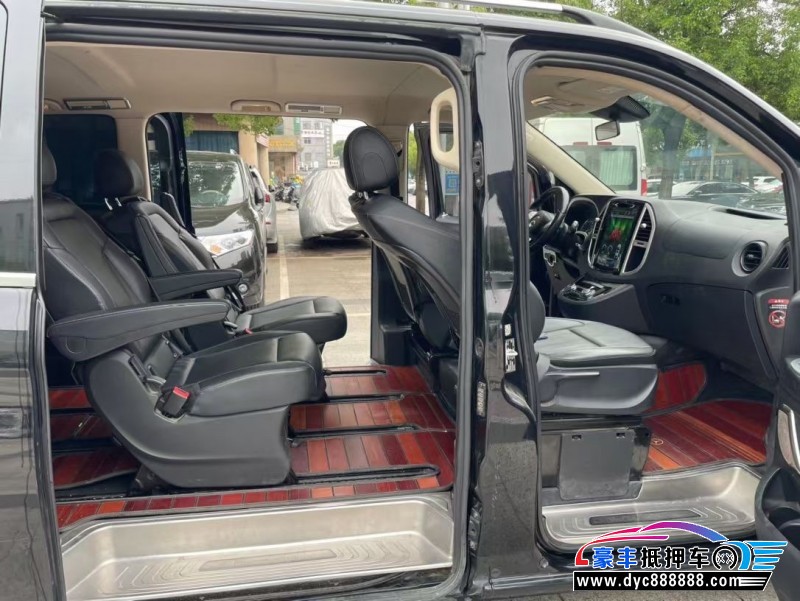 18年奔驰威霆轿车抵押车出售