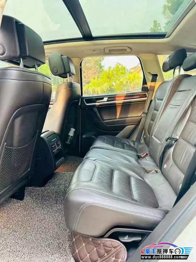 14年大众途锐轿车抵押车出售