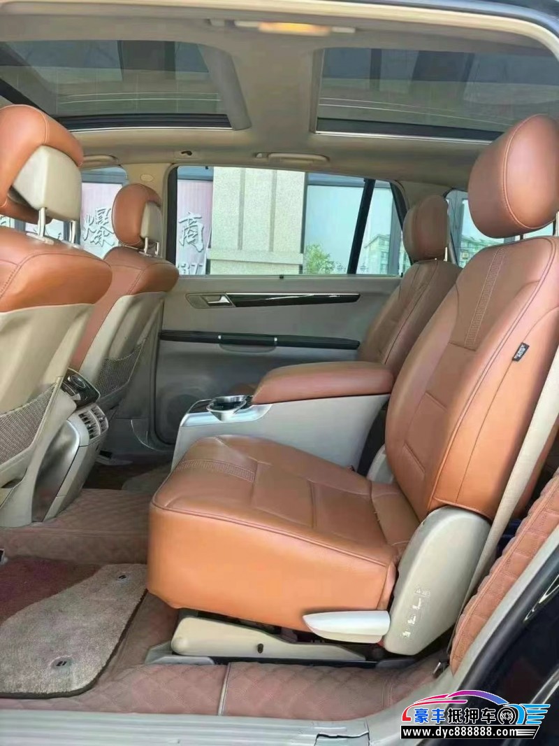 12年奔驰RMPV抵押车出售