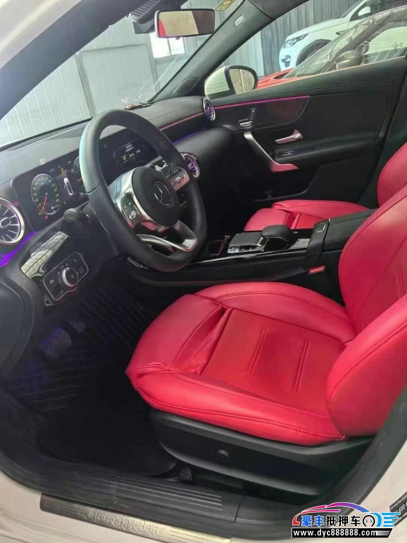 19年奔驰A轿车抵押车出售