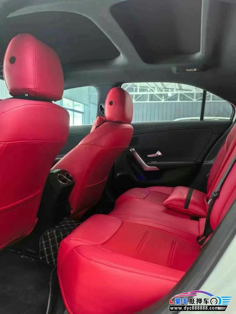 19年奔驰A轿车抵押车出售