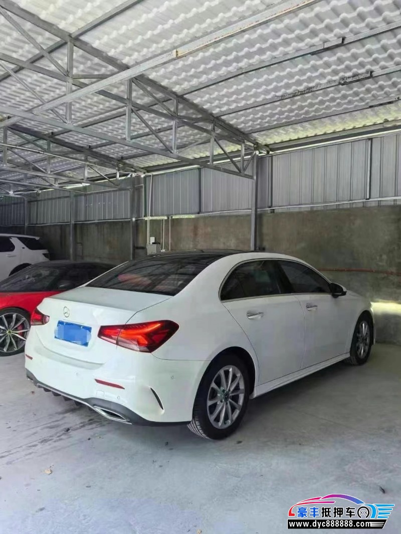 19年奔驰A轿车抵押车出售