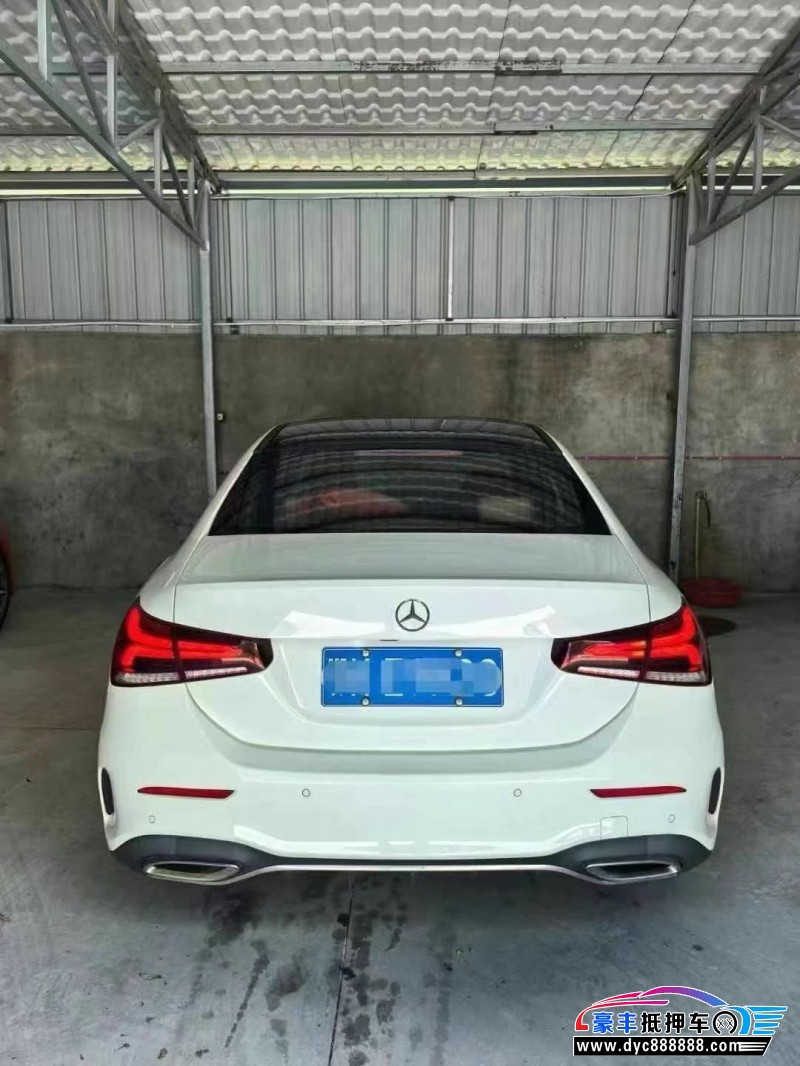 19年奔驰A轿车抵押车出售