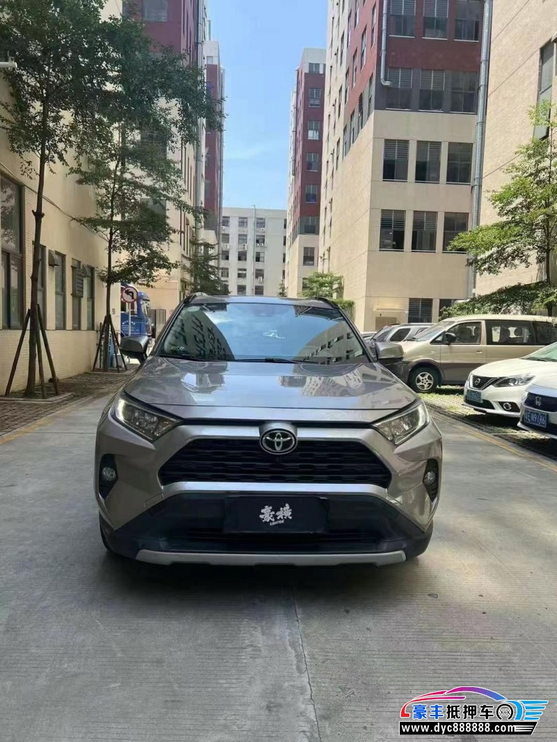 22年丰田RAV4轿车抵押车出售