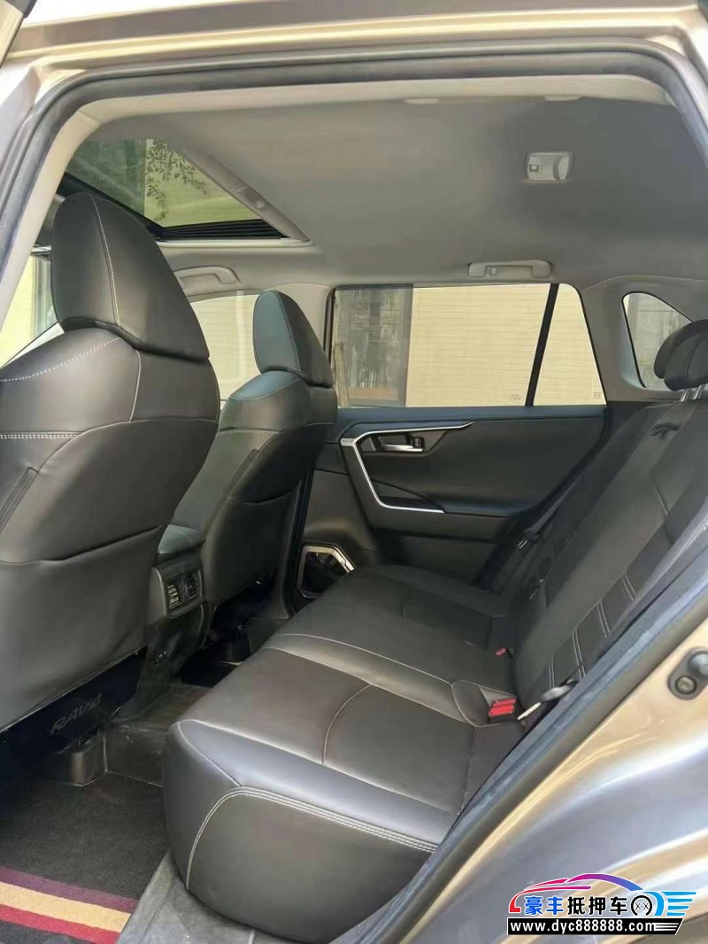 22年丰田RAV4轿车抵押车出售