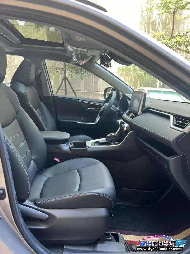 22年丰田RAV4轿车抵押车出售