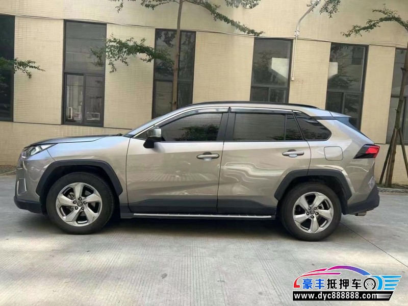 22年丰田RAV4轿车抵押车出售