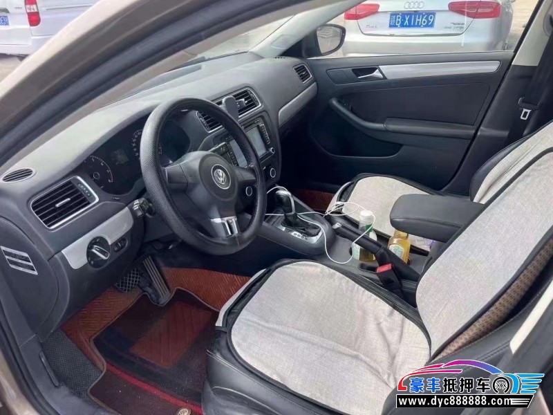 14年大众速腾轿车抵押车出售