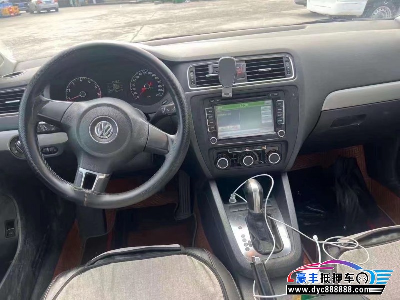 14年大众速腾轿车抵押车出售