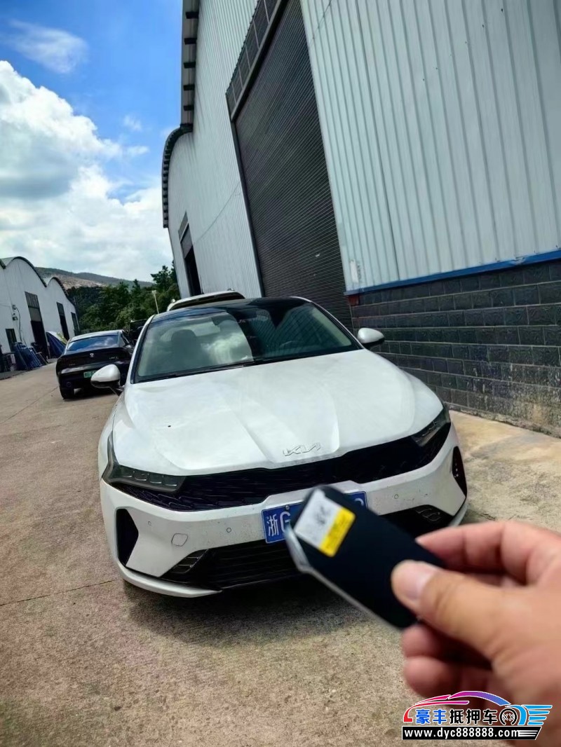 21年起亚K5轿车抵押车出售