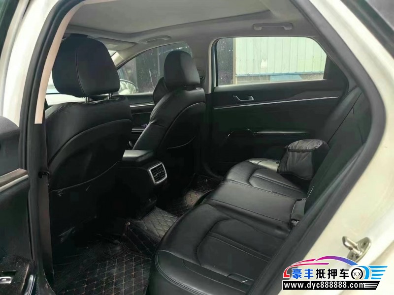 21年起亚K5轿车抵押车出售