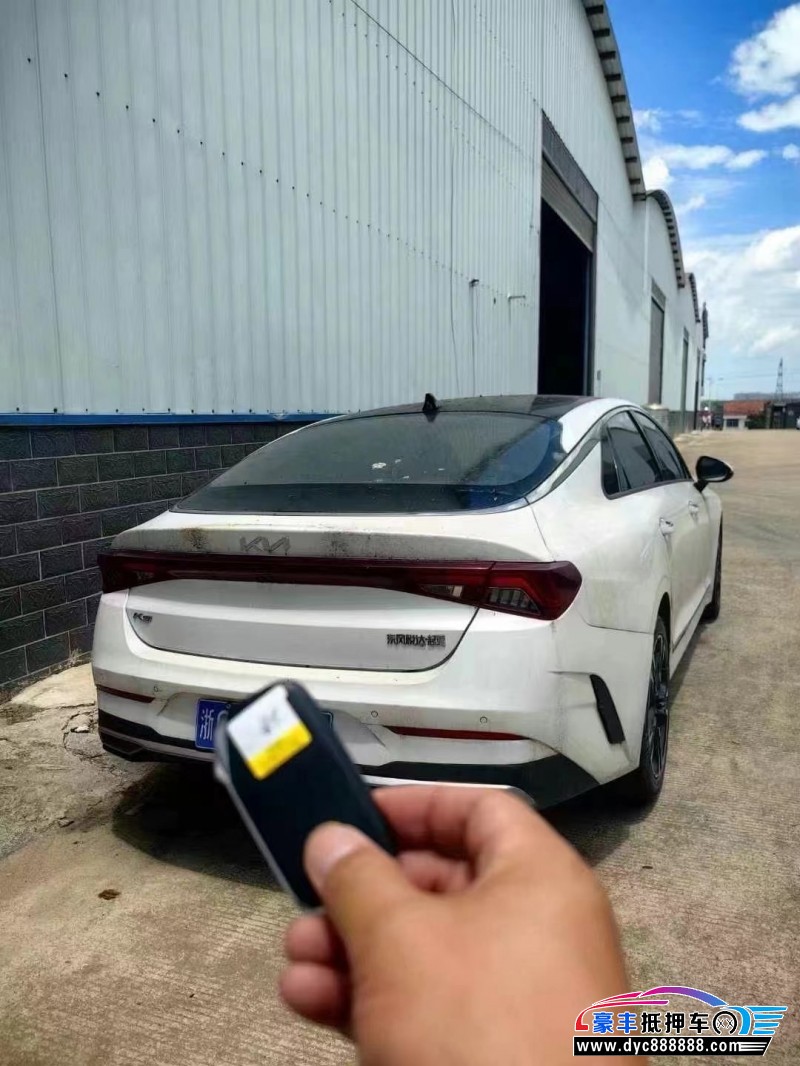 21年起亚K5轿车抵押车出售