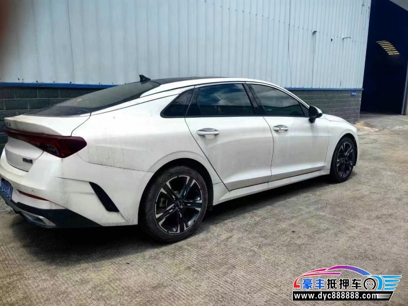 21年起亚K5轿车抵押车出售